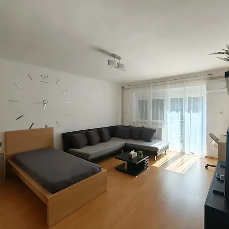 Majus 8 Dunaújváros
